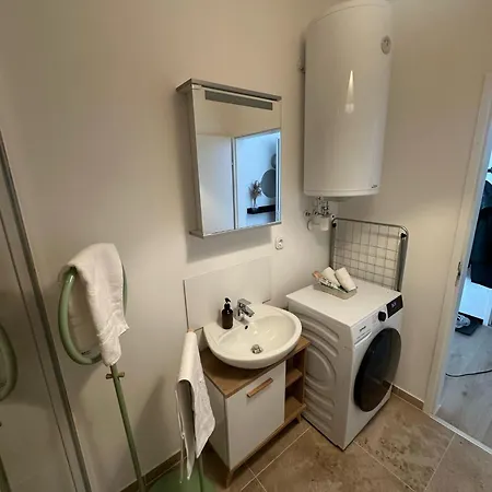 Apartman Place2stay Gloggnitz1 *