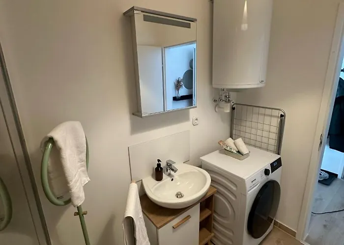 Διαμέρισμα Place2stay Gloggnitz1 *